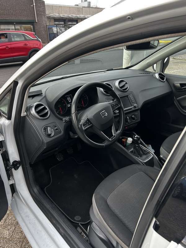 Wit Gebruikt 2016 Seat Ibiza ST Style Stationwagen | € 6.500 (Goede deal) - Afbeelding 1/4