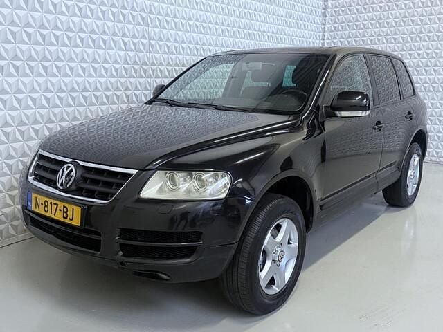 Zwart (metallic) Gebruikt 2004 VW Touareg SUV | € 2.499 (Eerlijke prijs) - Afbeelding 1/4