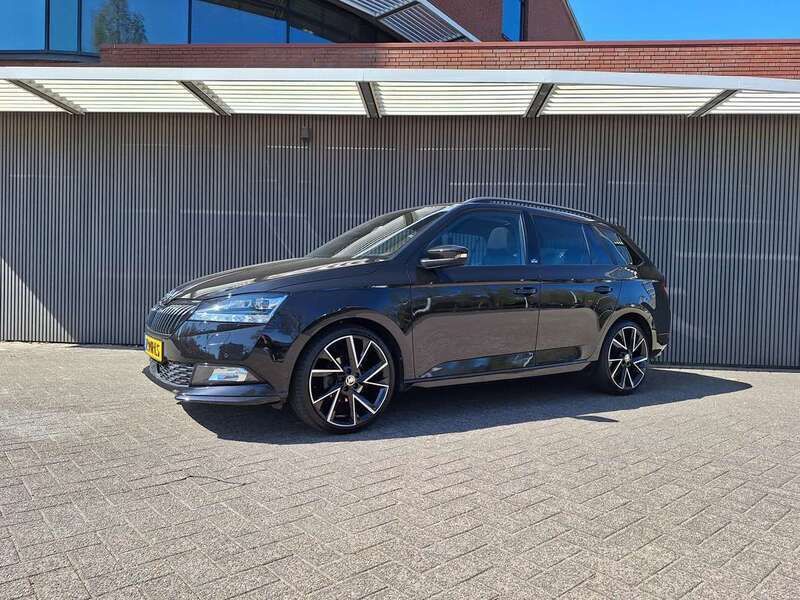Zwart Gebruikt 2021 Skoda Fabia Business Line Stationwagen | € 17.500 (Iets duurder) - Afbeelding 1/4
