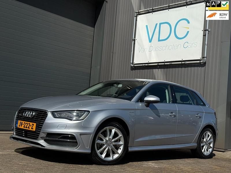 Grijs Gebruikt 2015 Audi A3 Attraction Hatchback | € 12.750 (Goede deal) - Afbeelding 1/4