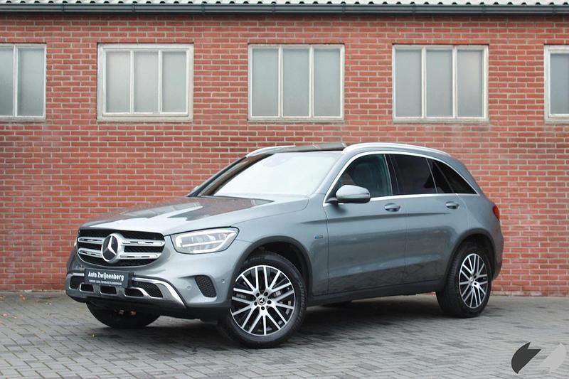 Grijs Occasion 2020 Mercedes GLC300e Premium Plus SUV | € 35.495 (Goede deal) - Afbeelding 1/4