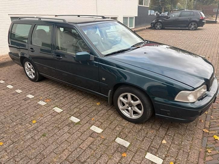 Gebruikt 2000 Volvo V70 Stationwagen | € 2.250 - Afbeelding 1/4