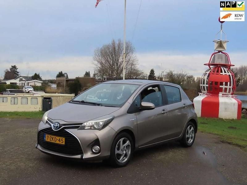 Occasion Toyota Yaris Hybrid 75 PK (55 kW) 2015 Bruin Hatchback