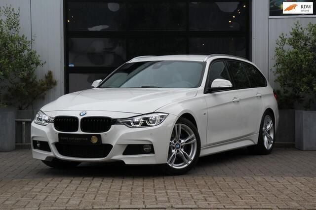 Wit Gebruikt 2016 BMW 318 M Sport Stationwagen | € 20.795 (Iets duurder) - Afbeelding 1/4