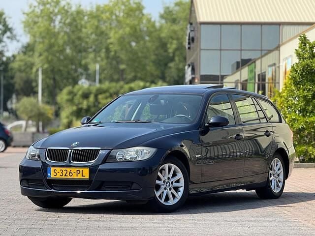 Blauw Occasion 2007 BMW 318 Executive Stationwagen | € 4.350 (Eerlijke prijs) - Afbeelding 1/4