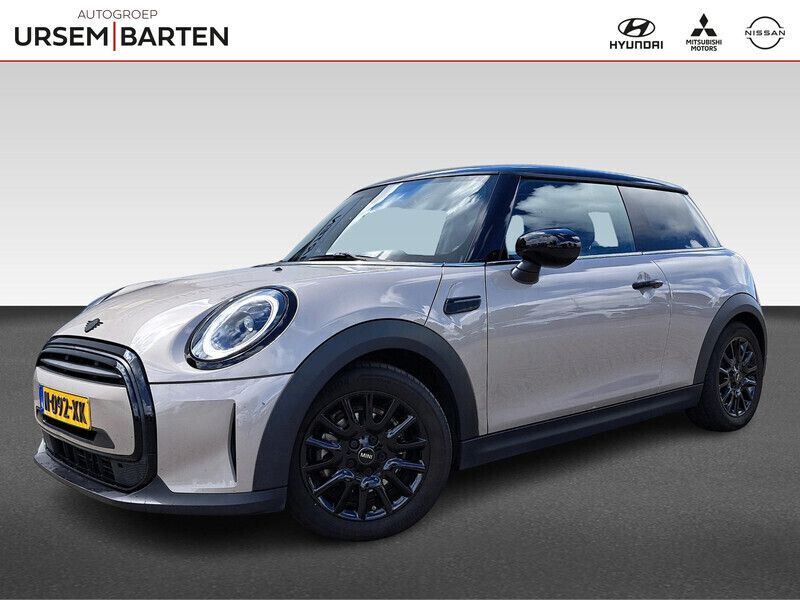 Grijs Gebruikt 2022 Mini Cooper Business Hatchback | € 21.930 - Afbeelding 1/4
