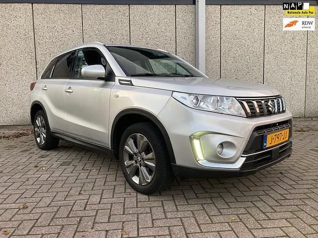 Grijs Occasion 2020 Suzuki Vitara SUV | € 19.999 (Eerlijke prijs) - Afbeelding 1/4
