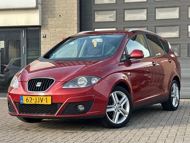 Rood Gebruikt 2009 Seat Altea XL Style MPV | € 2.977 (Eerlijke prijs) - Afbeelding 1/4