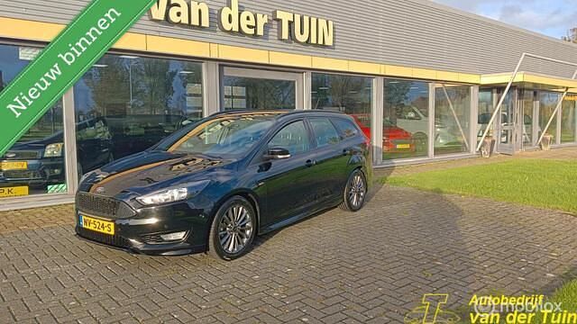 Zwart Gebruikt 2017 Ford Focus ST-Line Stationwagen | € 6.950 (Iets duurder) - Afbeelding 1/4