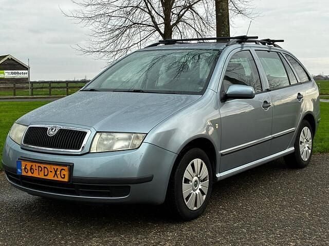 Grijs Gebruikt 2004 Skoda Fabia Stationwagen | € 1.499 (Eerlijke prijs) - Afbeelding 1/4