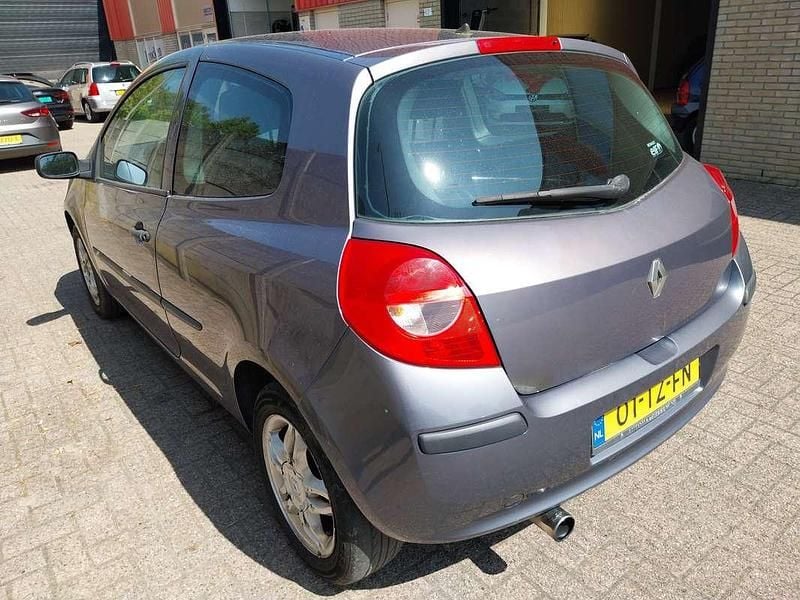 Grijs Gebruikt 2007 Renault Clio II Extreme Hatchback | € 1.000 (Super prijs) - Afbeelding 1/4