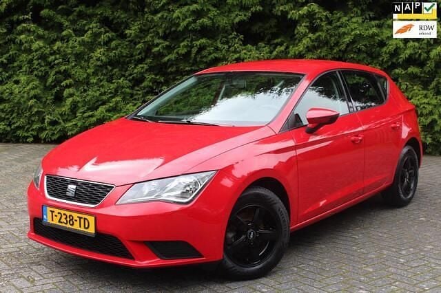 Rood Gebruikt 2016 Seat Leon Reference Hatchback | € 9.695 (Goede deal) - Afbeelding 1/4