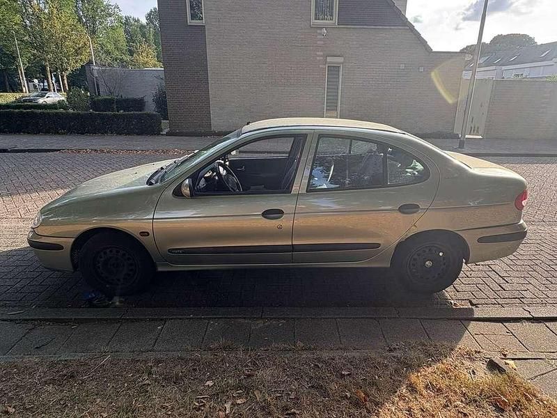 Occasion Renault Mégane II Expression 95 PK (69 kW) 2002 Groen Sedan