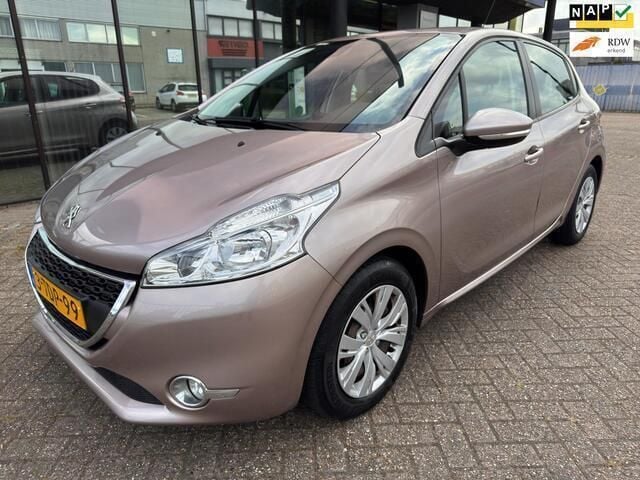 Grijs Gebruikt 2014 Peugeot 208 Envy Hatchback | € 4.350 (Super prijs) - Afbeelding 1/4