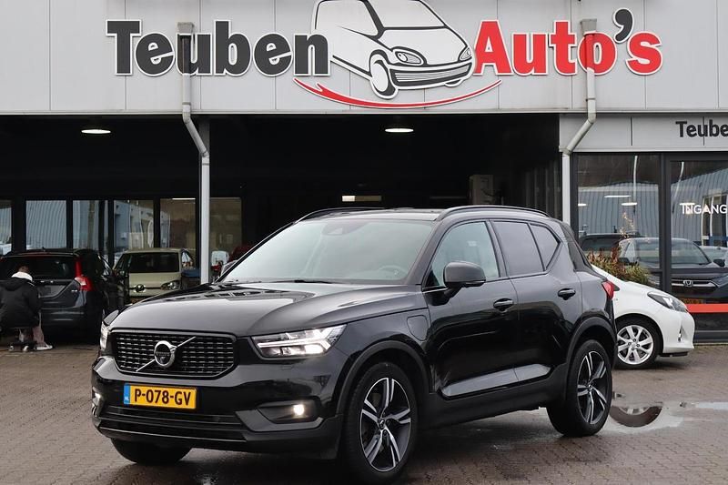 Zwart Gebruikt 2021 Volvo XC40 Inscription SUV | € 29.485 (Goede deal) - Afbeelding 1/4