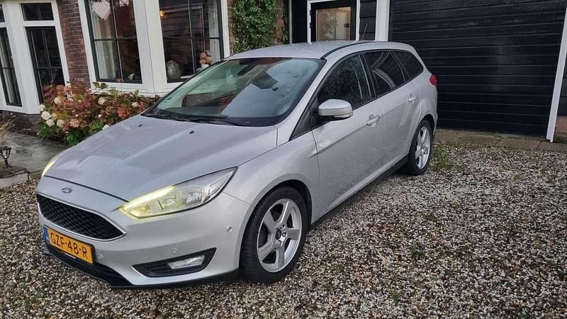 Zilver Occasion 2017 Ford Focus Titanium Stationwagen | € 7.950 (Eerlijke prijs) - Afbeelding 1/4