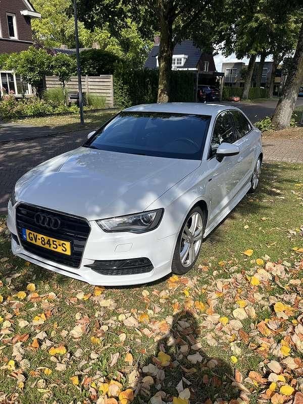 Wit Gebruikt 2015 Audi A3 Sedan | € 9.500 (Goede deal) - Afbeelding 1/4