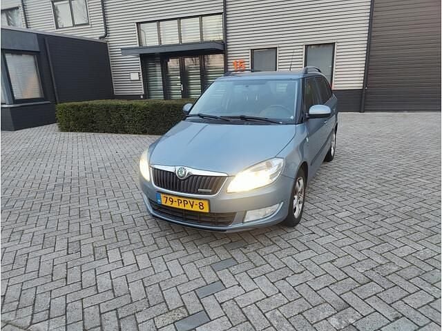 Blauw (metallic) Gebruikt 2011 Skoda Fabia GreenLine Stationwagen | € 1.850 (Eerlijke prijs) - Afbeelding 1/4
