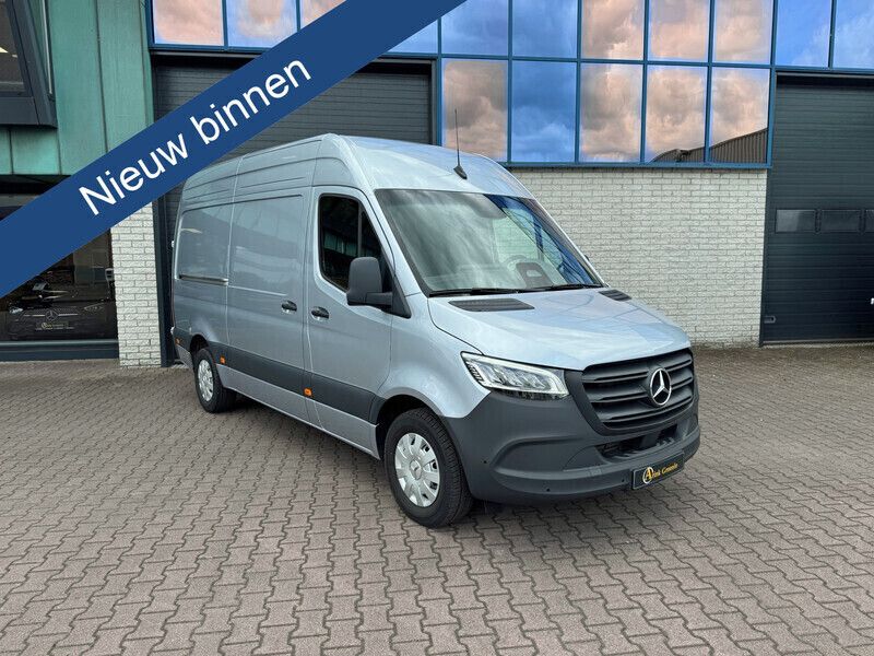 Zilver Gebruikt 2024 Mercedes Sprinter Van | € 54.950 - Afbeelding 1/4