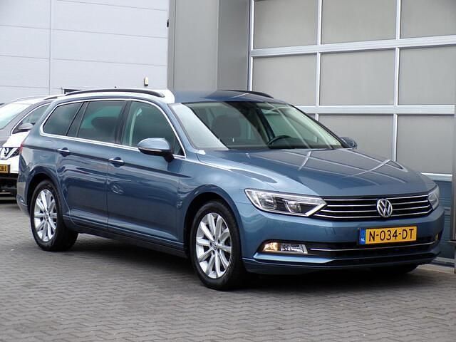 Blauw Gebruikt 2016 VW Passat Stationwagen | € 13.450 (Goede deal) - Afbeelding 1/4