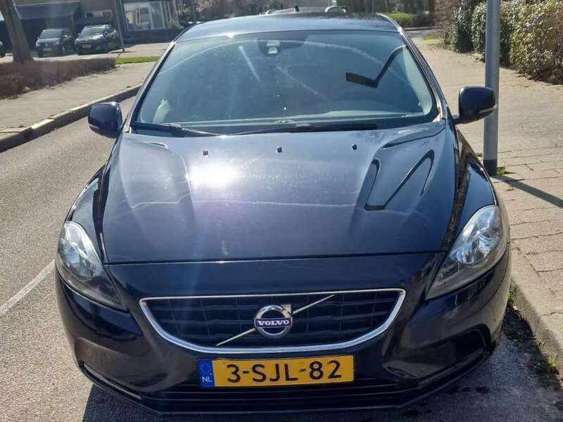 Zwart Gebruikt 2013 Volvo V40 Momentum Stationwagen | € 6.500 (Eerlijke prijs) - Afbeelding 1/4