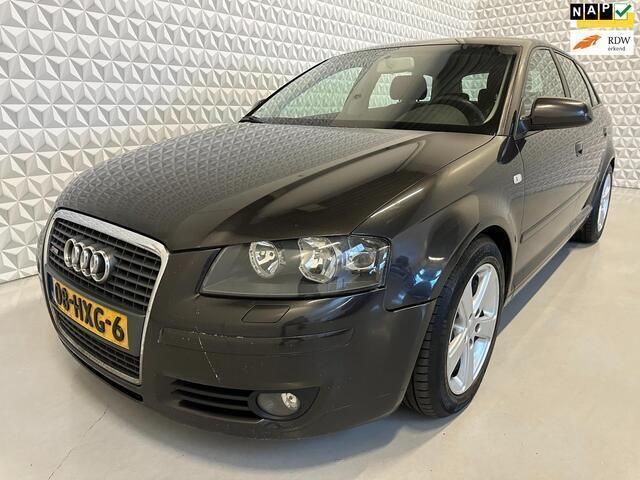 Grijs Gebruikt 2004 Audi A3 Sportback Ambition Hatchback | € 1.999 - Afbeelding 1/4