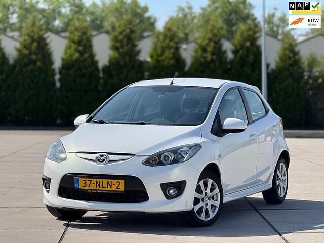 Wit Gebruikt 2010 Mazda 2 Hatchback | € 5.950 (Iets duurder) - Afbeelding 1/4