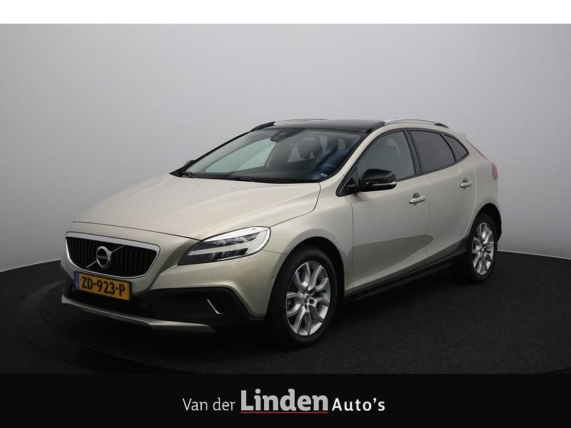 Bruin Gebruikt 2019 Volvo V40 CC Stationwagen | € 21.450 (Eerlijke prijs) - Afbeelding 1/4