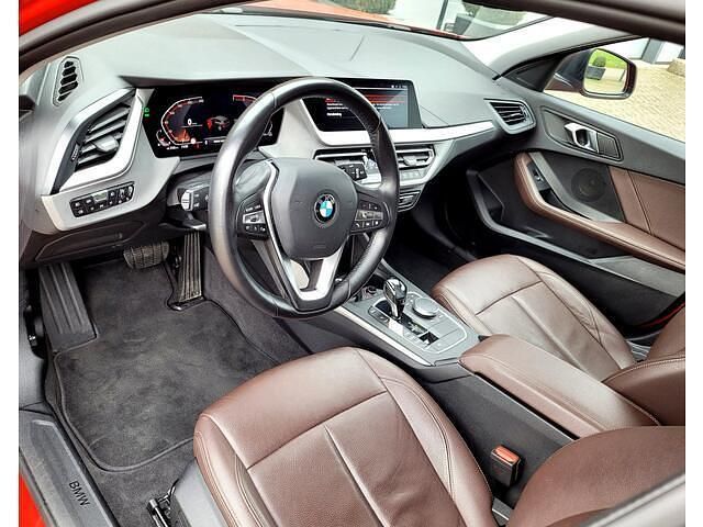 Occasion BMW 118 Executive 136 PK (100 kW) 2021 Rood (metallic) Hatchback