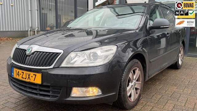 Zwart Gebruikt 2013 Skoda Octavia Business Line Stationwagen | € 3.495 (Eerlijke prijs) - Afbeelding 1/4