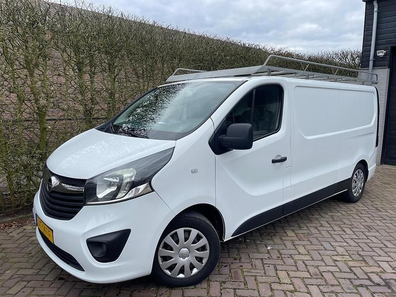 Wit (metallic) Occasion 2016 Opel Vivaro Sport MPV | € 6.950 (Eerlijke prijs) - Afbeelding 1/4