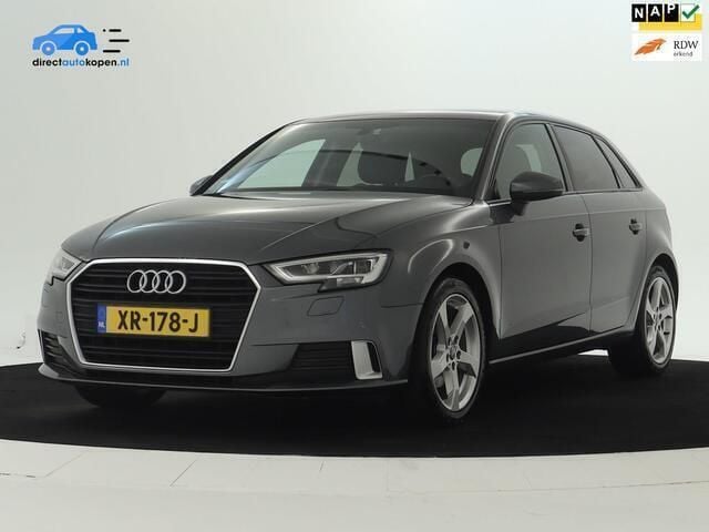 Grijs, metallic lak Gebruikt 2019 Audi A3 Sportback Sport Hatchback | € 19.995 (Goede deal) - Afbeelding 1/4