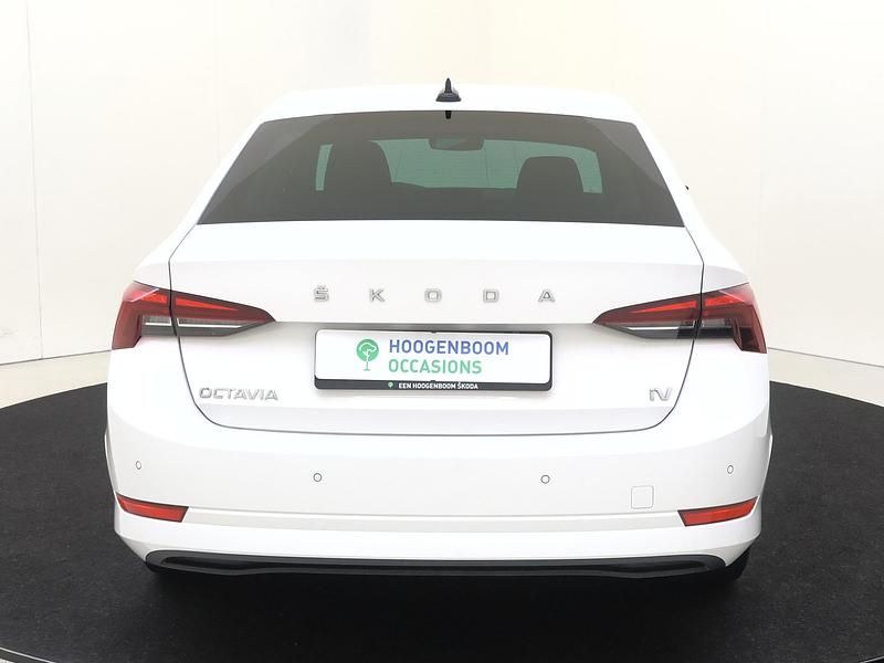 Occasion Skoda Octavia Business Line 204 PK (150 kW) 2022 Wit Hatchback