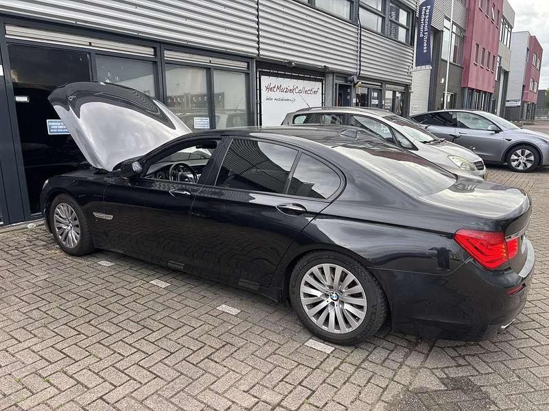 Zwart Gebruikt 2011 BMW 740 Sedan | € 3.500 - Afbeelding 1/4
