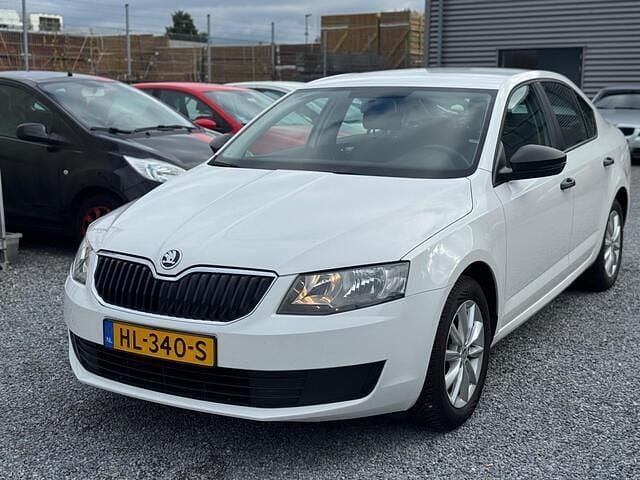 Wit Gebruikt 2013 Skoda Octavia Active Hatchback | € 7.950 - Afbeelding 1/4
