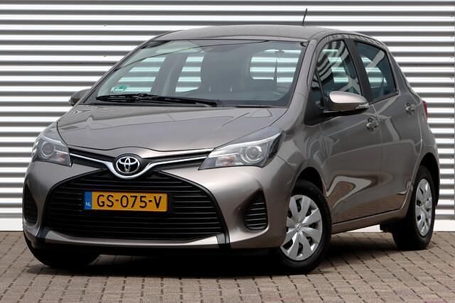 Bruin Gebruikt 2015 Toyota Yaris Hatchback | € 10.995 (Eerlijke prijs) - Afbeelding 1/4