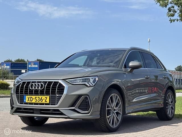 Grijs Gebruikt 2019 Audi Q3 S-Line SUV | € 26.900 (Goede deal) - Afbeelding 1/4