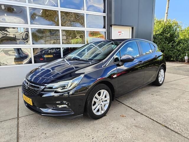 Blauw Gebruikt 2018 Opel Astra Edition Hatchback | € 8.950 (Goede deal) - Afbeelding 1/4