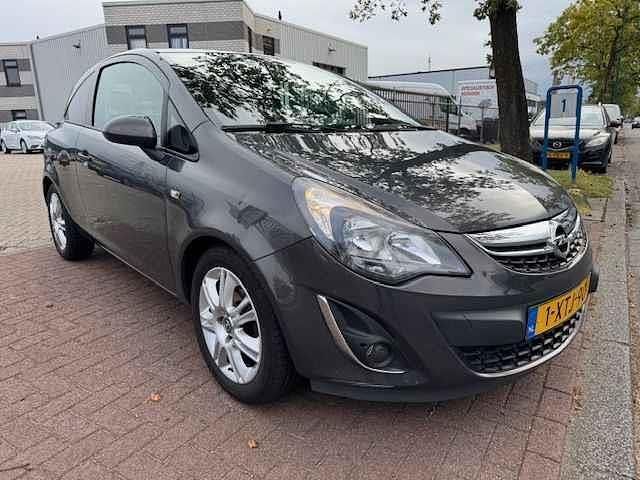 Grijs Gebruikt 2014 Opel Corsa Hatchback | € 3.949 (Eerlijke prijs) - Afbeelding 1/4