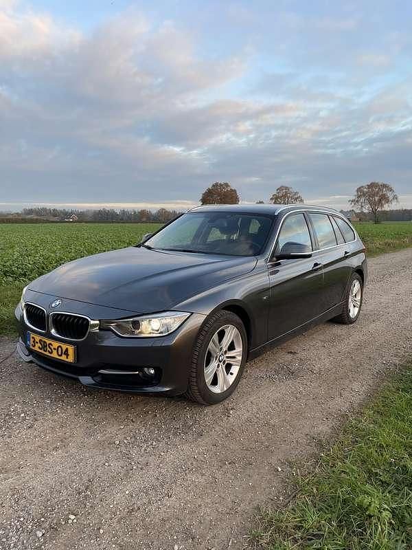 Grijs Gebruikt 2013 BMW 316 Executive Stationwagen | € 6.850 (Iets duurder) - Afbeelding 1/4