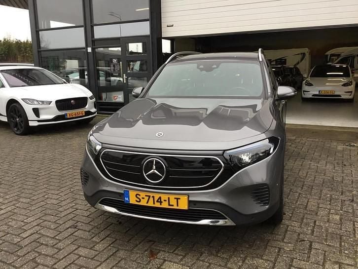 Grijs Occasion 2023 Mercedes EQB250+ Business SUV | € 31.850 (Super prijs) - Afbeelding 1/4