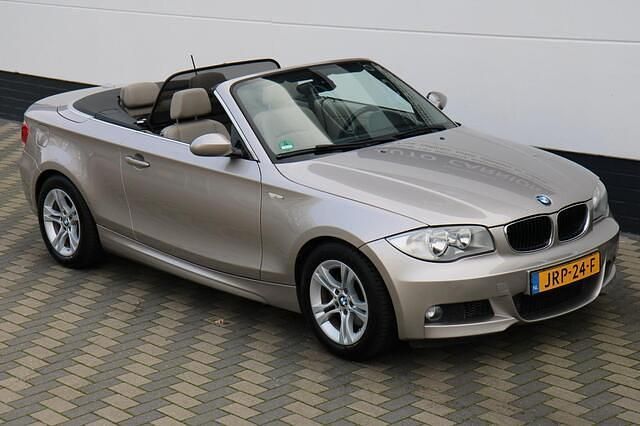 Beige (metallic) Gebruikt 2009 BMW 128 M Sport Cabriolet | € 12.445 - Afbeelding 1/4