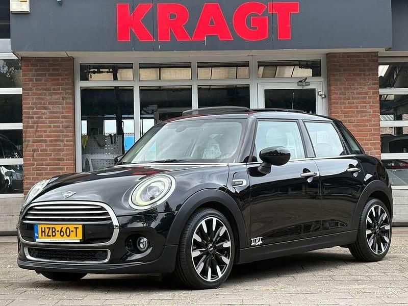 Zwart Gebruikt 2019 Mini Cooper Hatchback | € 15.950 (Goede deal) - Afbeelding 1/4