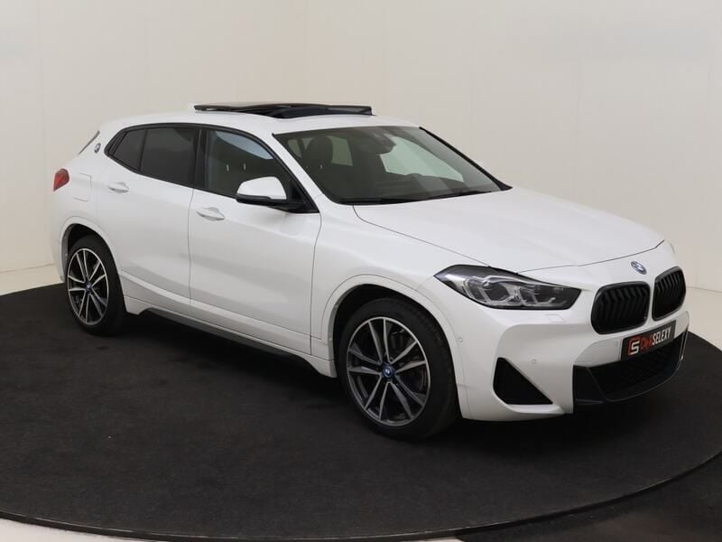 Wit Gebruikt 2023 BMW X2 Executive SUV | € 42.990 - Afbeelding 1/4