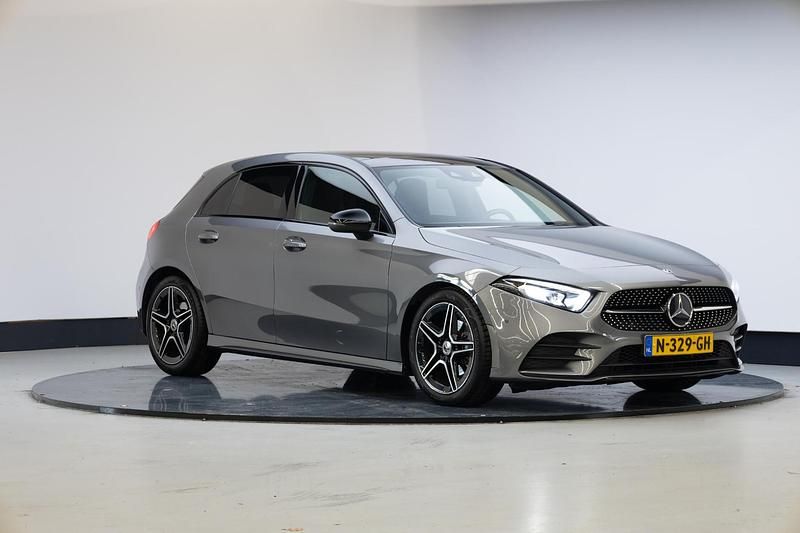 Grijs Occasion 2021 Mercedes A200 Premium Hatchback | € 24.945 (Goede deal) - Afbeelding 1/4
