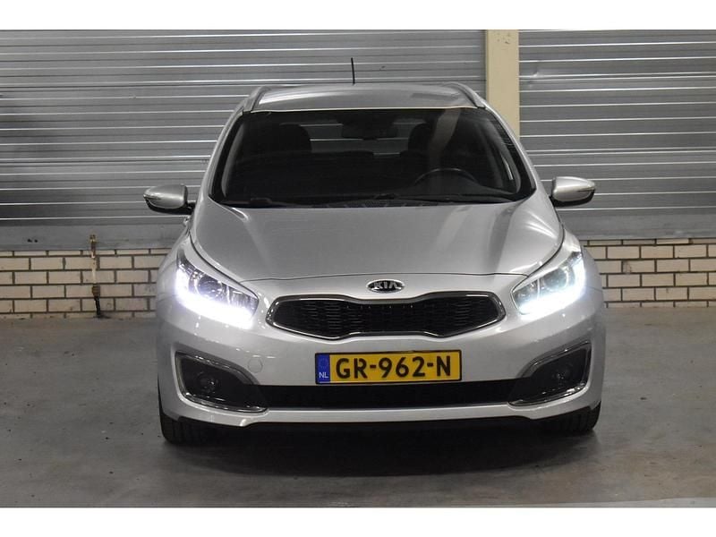 Occasion Kia Ceed 135 PK (99 kW) 2015 Grijs Hatchback