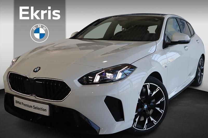 Wit Gebruikt 2025 BMW 120 M Sport Hatchback | € 47.900 (Eerlijke prijs) - Afbeelding 1/4