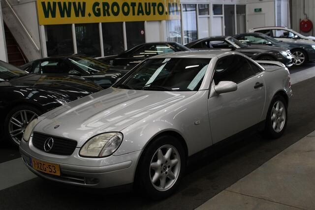 Grijs, metallic lak Gebruikt 1998 Mercedes SLK200 Cabriolet | € 1.999 (Super prijs) - Afbeelding 1/4