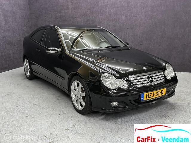 Zwart Gebruikt 2004 Mercedes C200 Coupé | € 3.850 (Eerlijke prijs) - Afbeelding 1/4