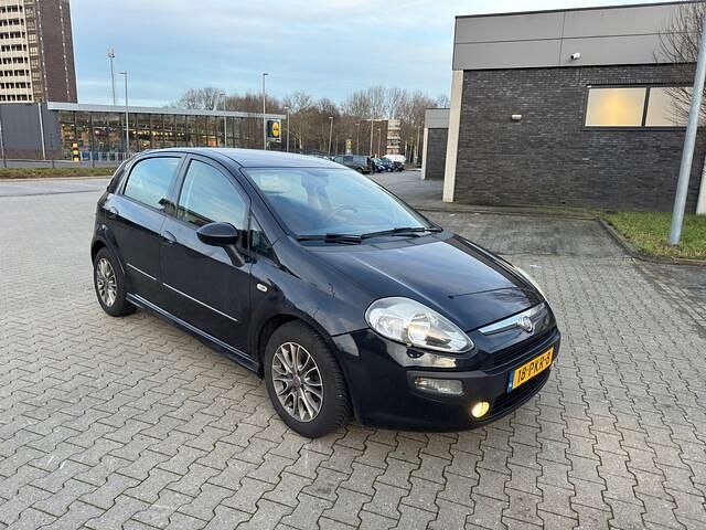 Zwart (metallic) Occasion 2011 Fiat Punto Evo Dynamic Hatchback | € 1.950 (Eerlijke prijs) - Afbeelding 1/4